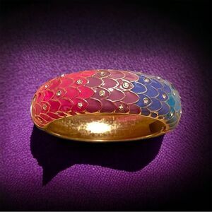Sequins Multi-Color Rhinestone Scallop Design Hinged Clamper Thick Bangle NWOT